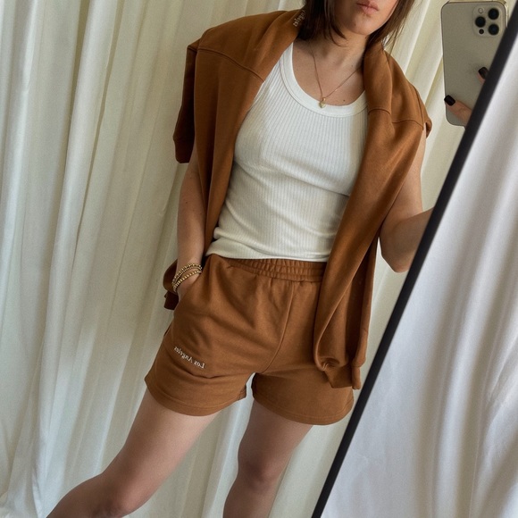 LOS ANGELES SWEATSHIRT / SHORTS SET — In Caramel - Picture 7 of 9